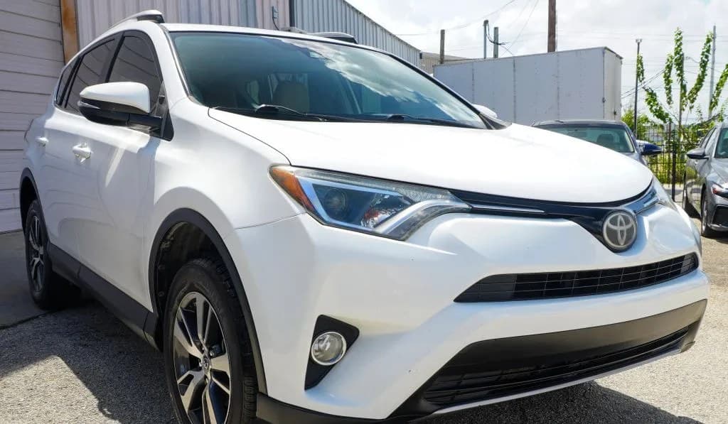 2017 TOYOTA RAV4 XLE 6