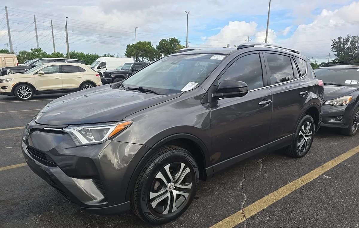 2018 TOYOTA RAV4 LE 2