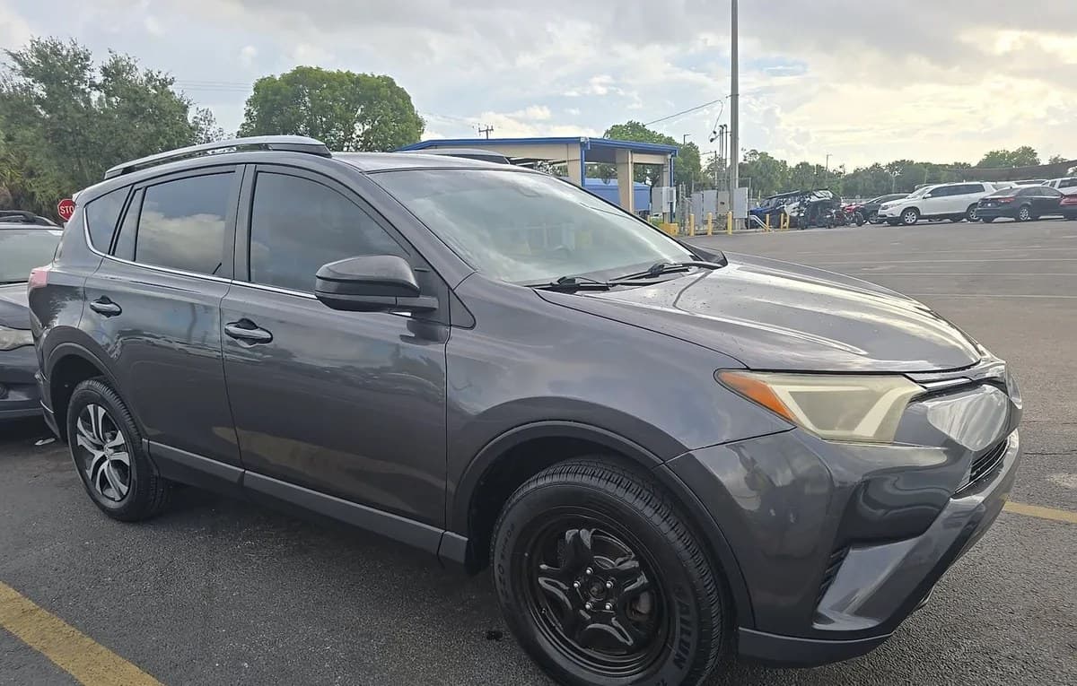 2018 TOYOTA RAV4 LE 4