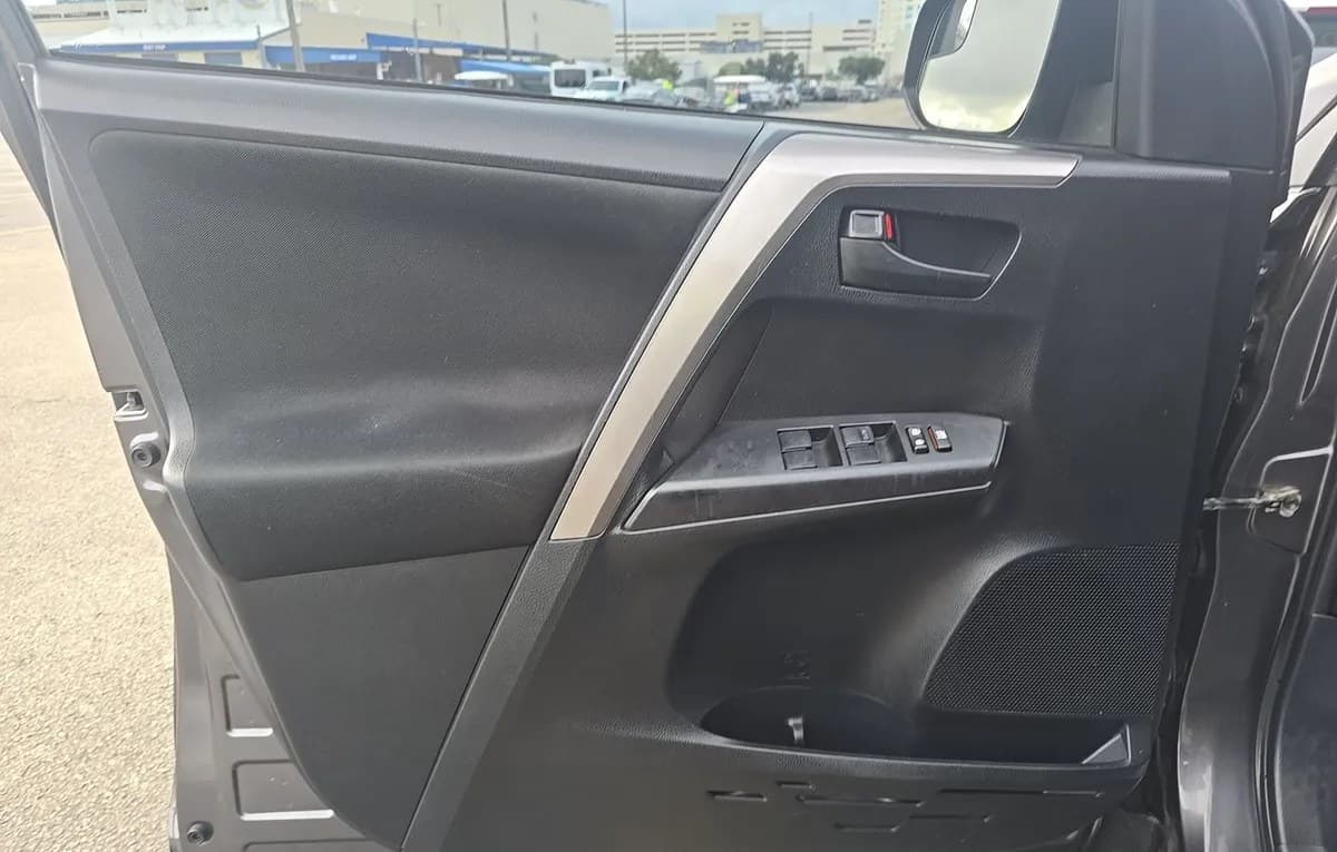 2018 TOYOTA RAV4 LE 6