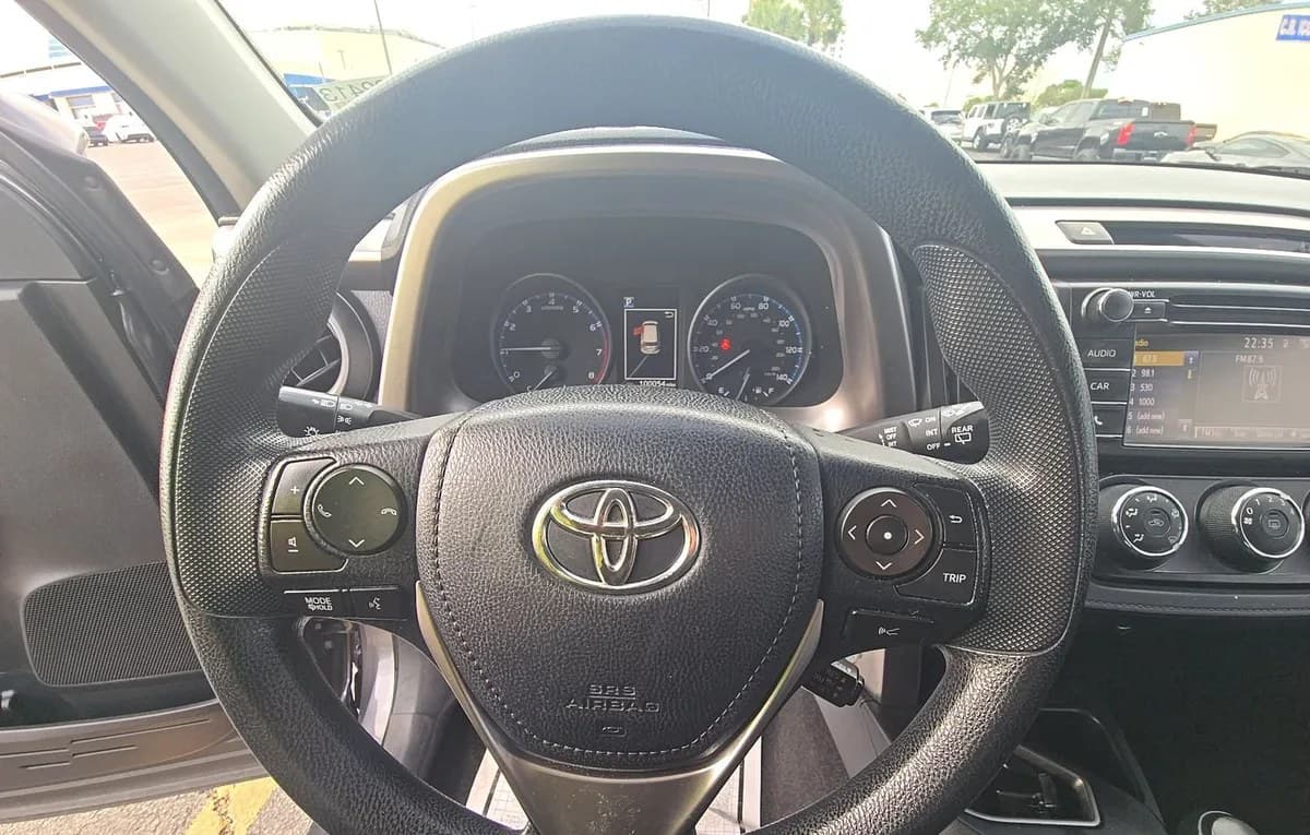 2018 TOYOTA RAV4 LE 7
