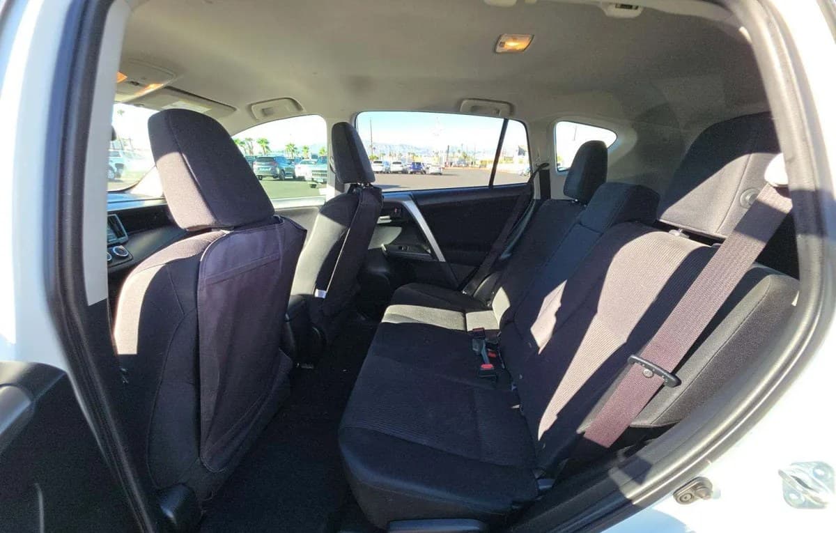 2017 TOYOTA RAV4 LE 7
