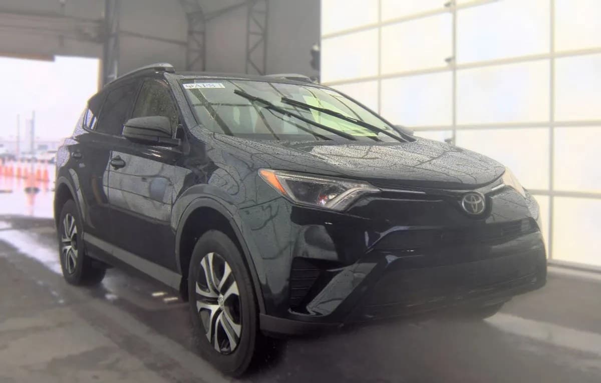 2017 TOYOTA RAV4 LE 4