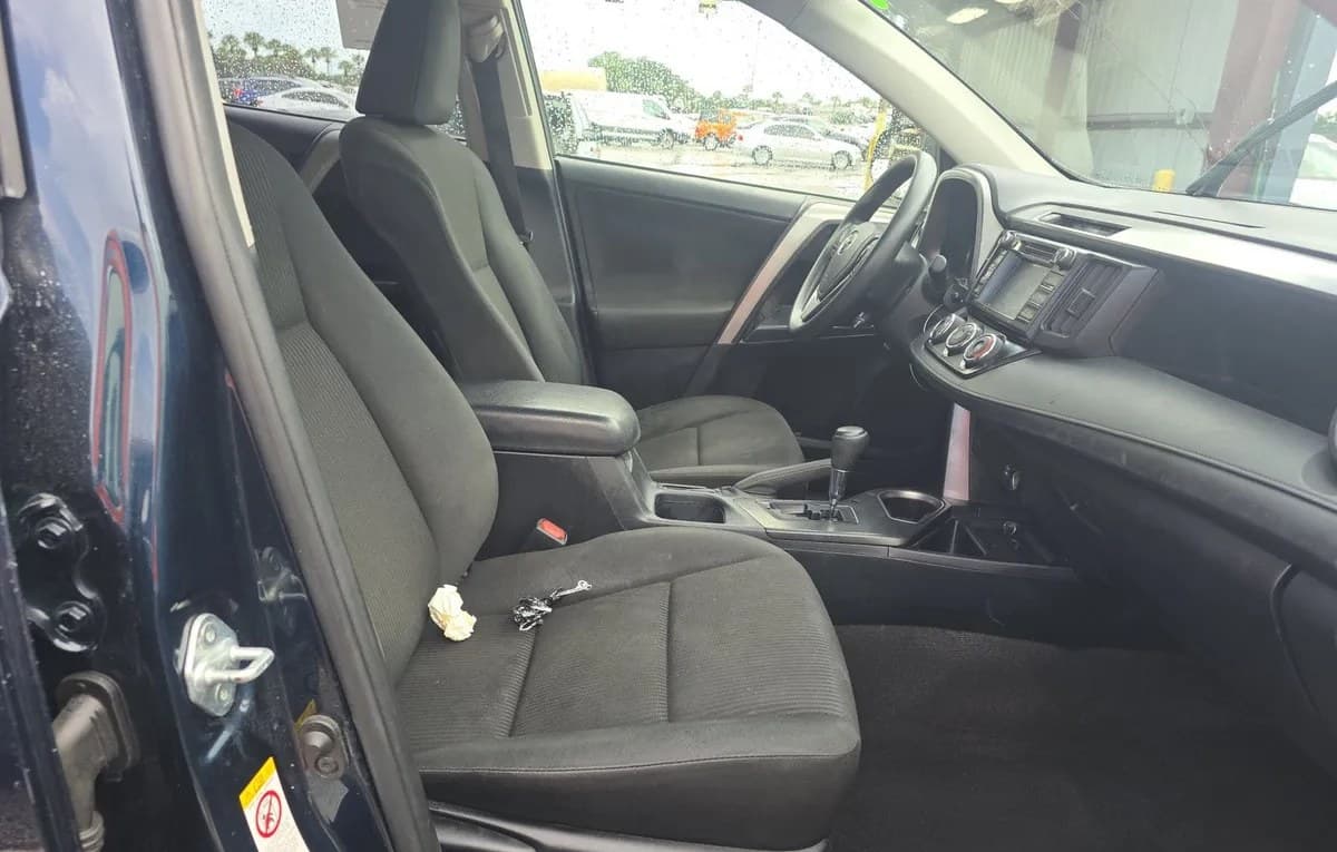 2017 TOYOTA RAV4 LE 5