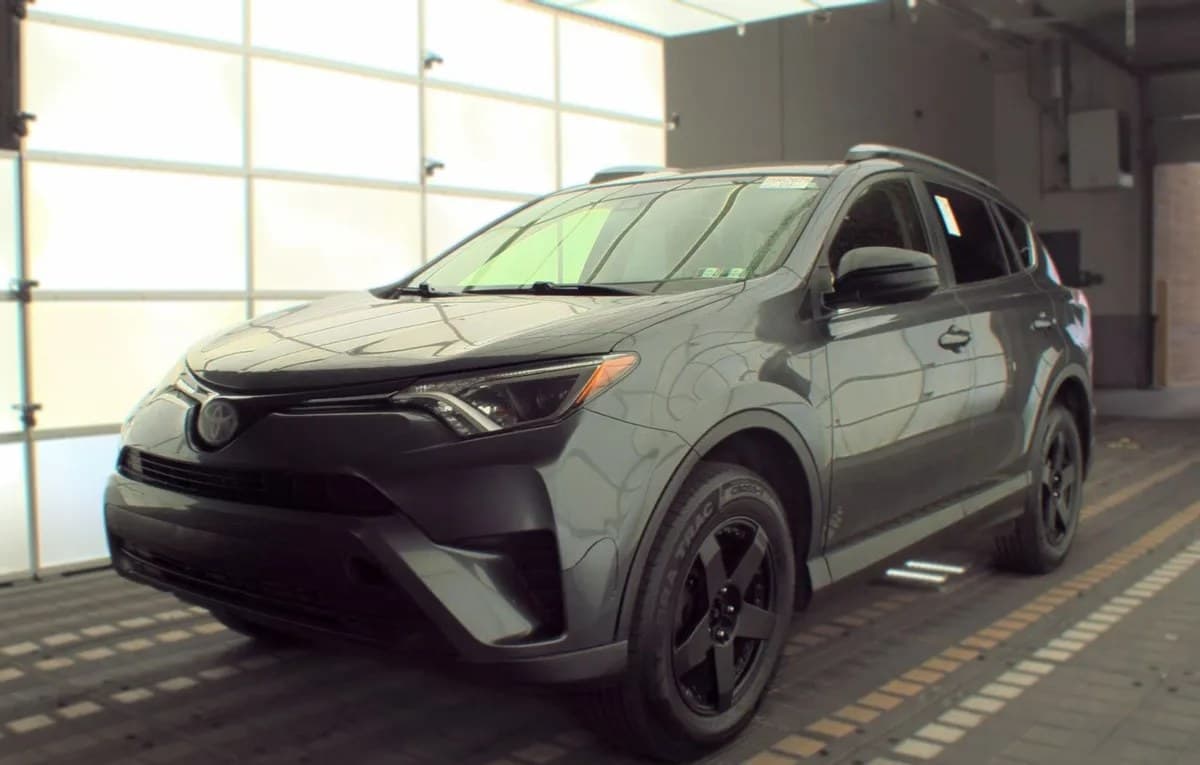2017 TOYOTA RAV4 LE 2