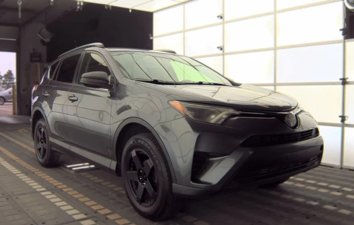 2017 TOYOTA RAV4 LE 4