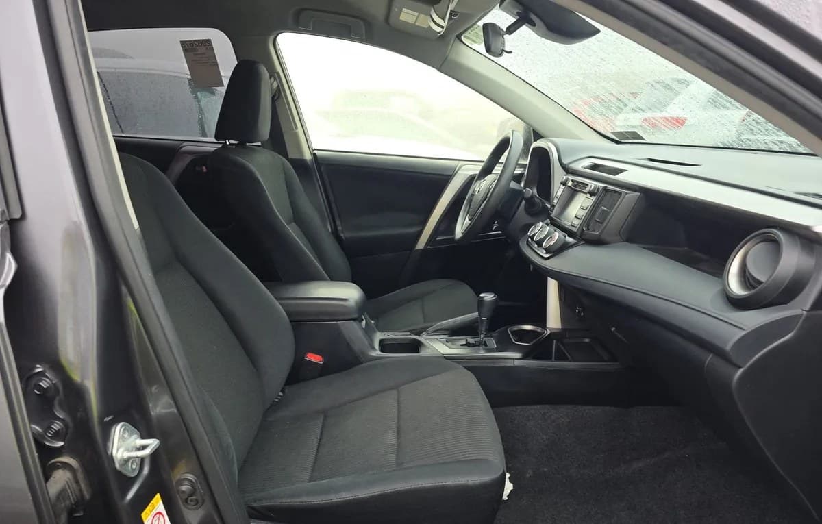 2017 TOYOTA RAV4 LE 5