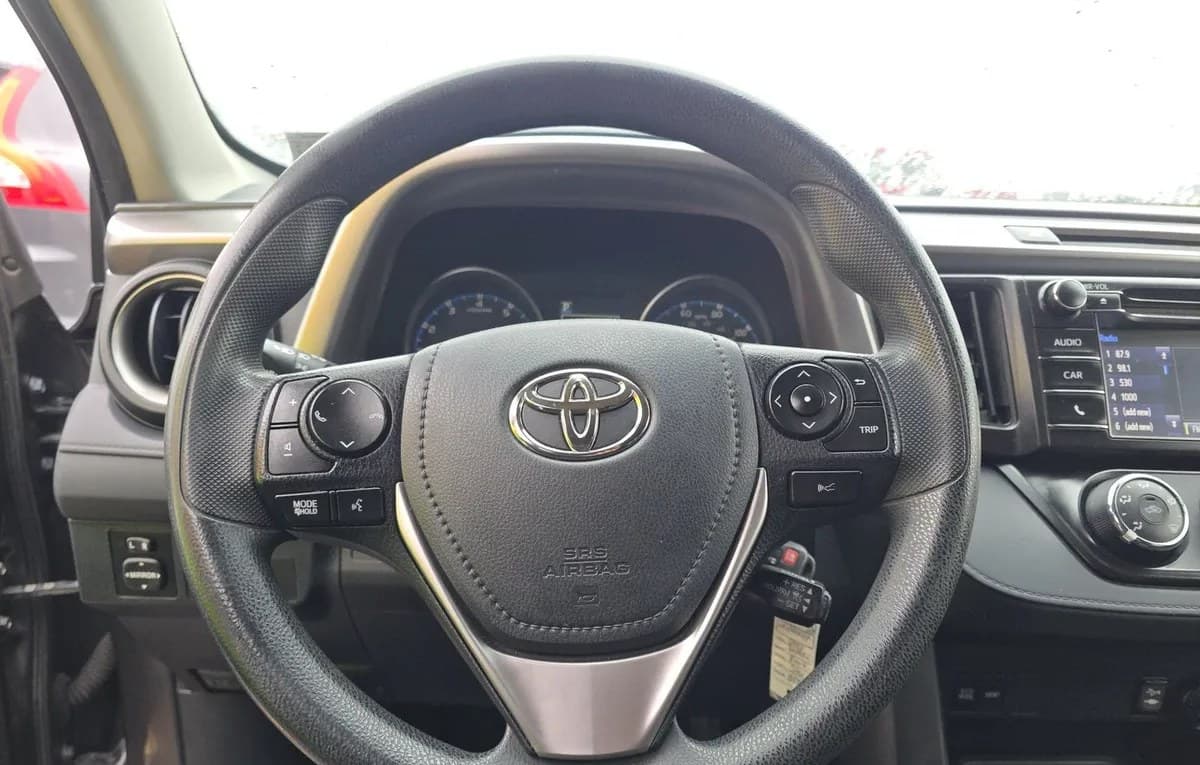 2017 TOYOTA RAV4 LE 7