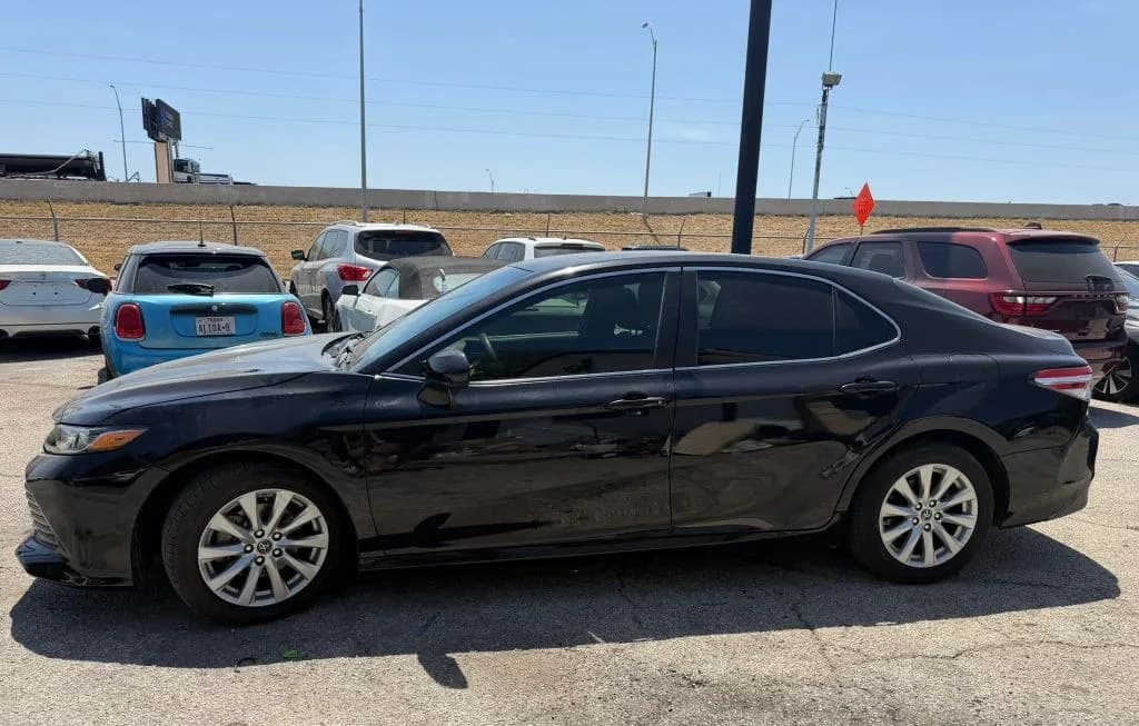 2018 TOYOTA CAMRY LE 4