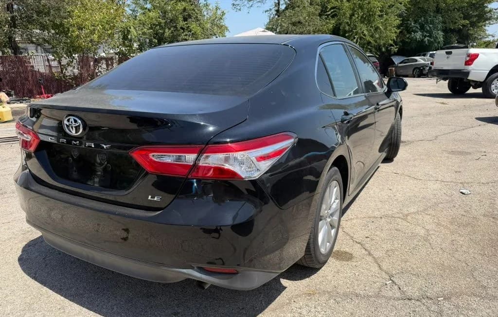 2018 TOYOTA CAMRY LE 5