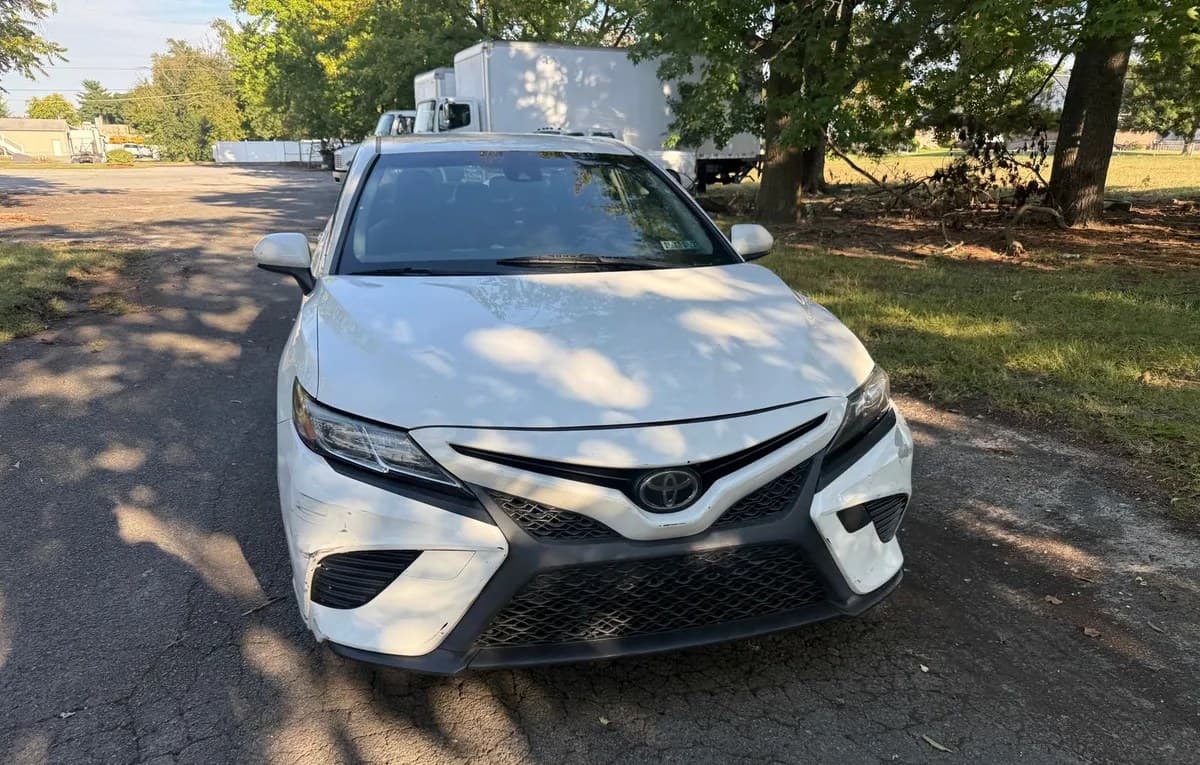 2018 TOYOTA CAMRY SE 2