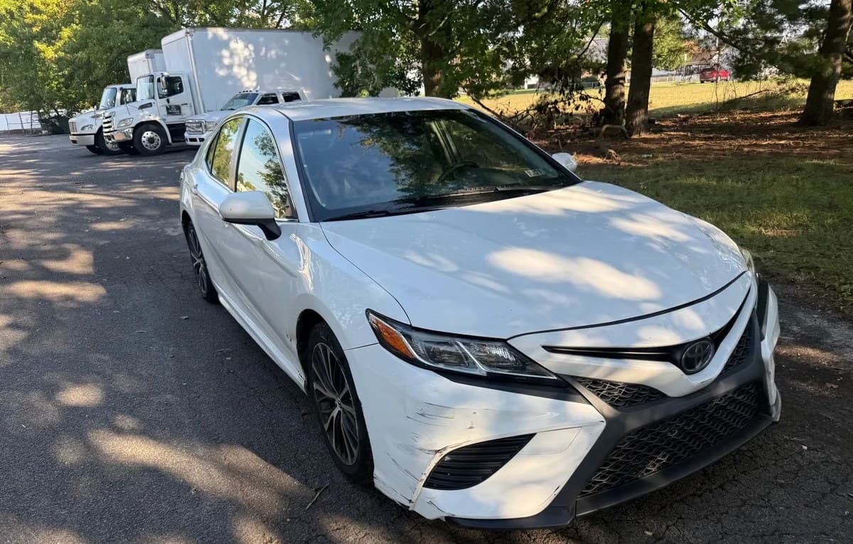 2018 TOYOTA CAMRY SE 3