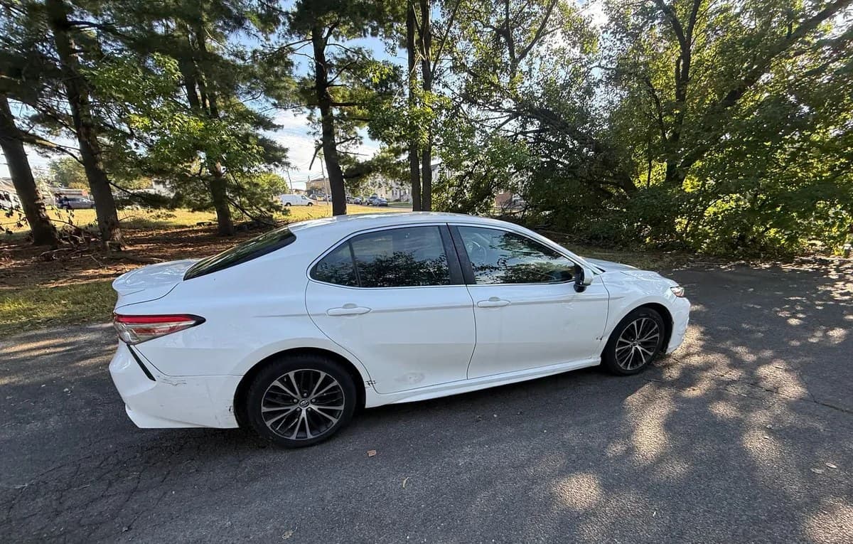2018 TOYOTA CAMRY SE 4