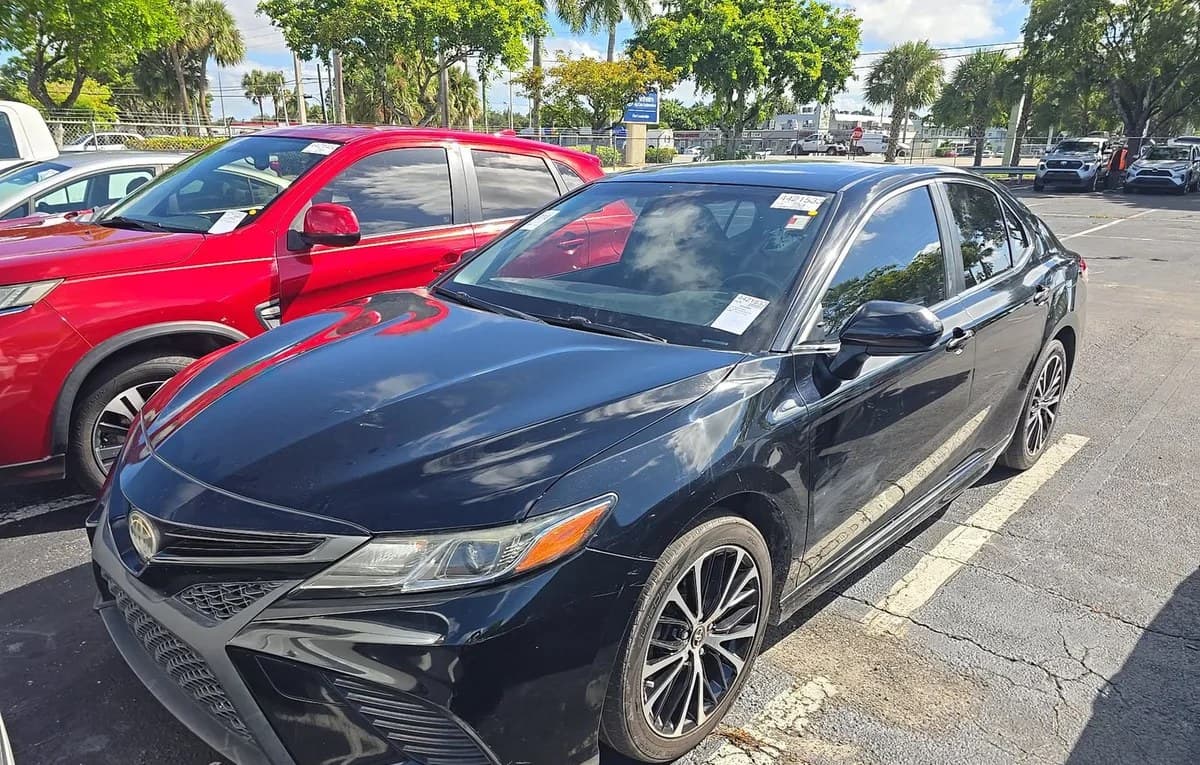 2018 TOYOTA CAMRY SE 2