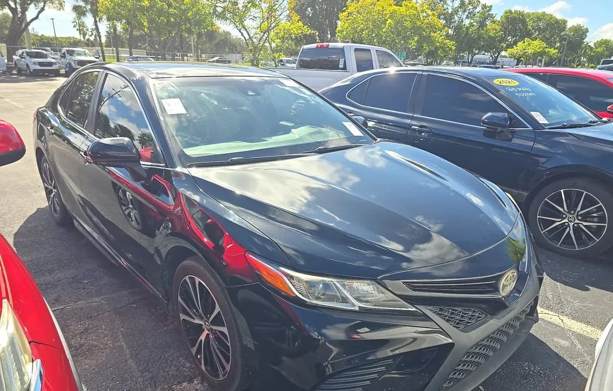 2018 TOYOTA CAMRY SE 4
