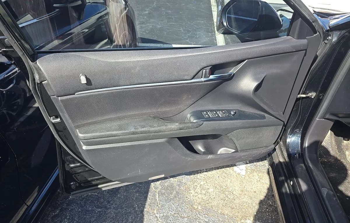 2018 TOYOTA CAMRY SE 6