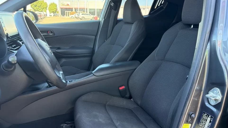 2019 TOYOTA C-HR LE 5