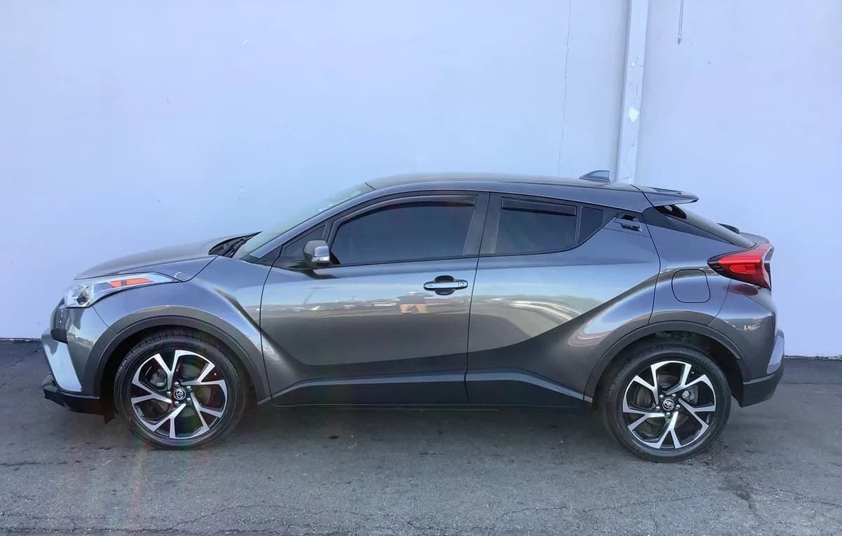 2019 TOYOTA C-HR XLE 4