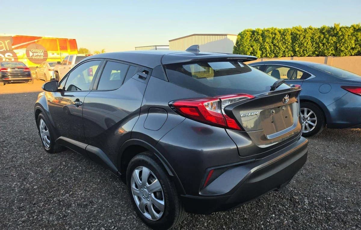 2020 TOYOTA C-HR LE 3