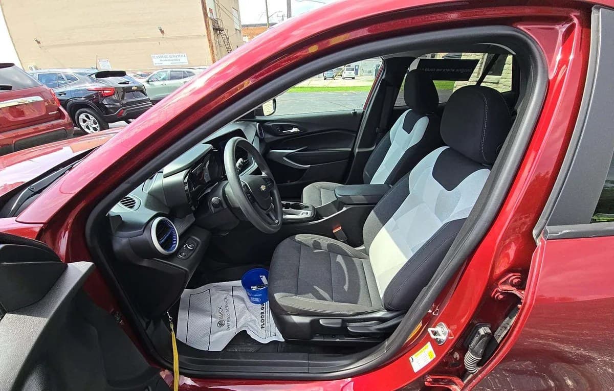 2024 CHEVROLET TRAX LS 4