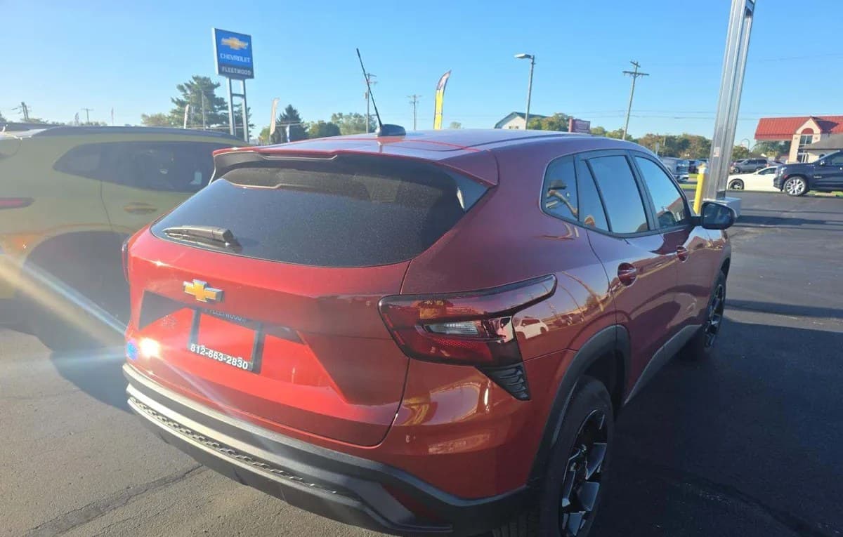 2024 CHEVROLET TRAX LS 4