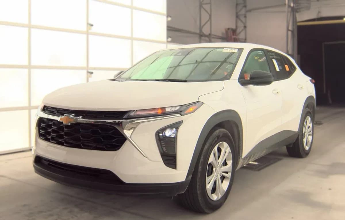 2025 CHEVROLET TRAX LS 2