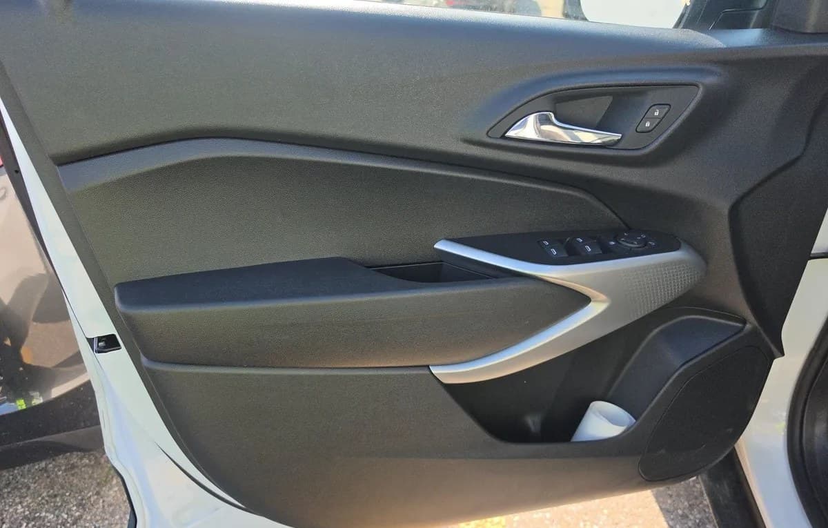 2025 CHEVROLET TRAX LS 6