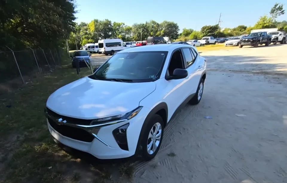 2026 CHEVROLET TRAX LS 2