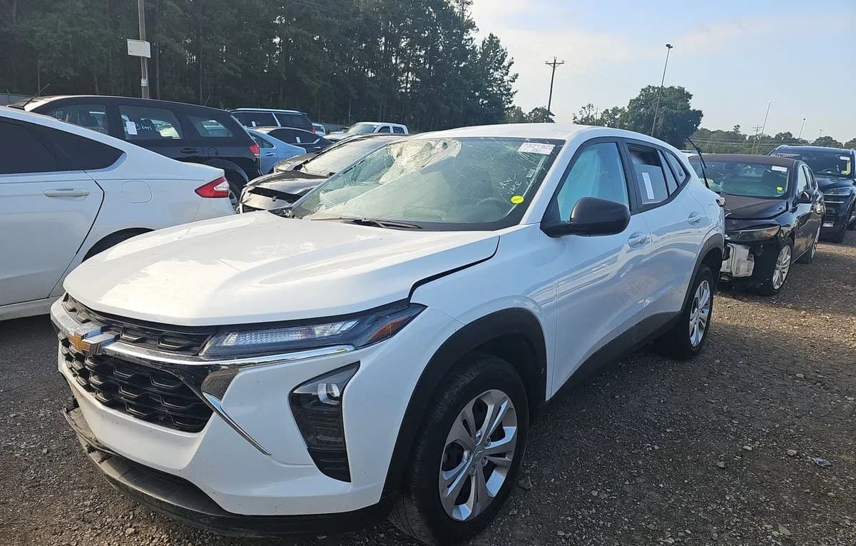2025 CHEVROLET TRAX LS 2