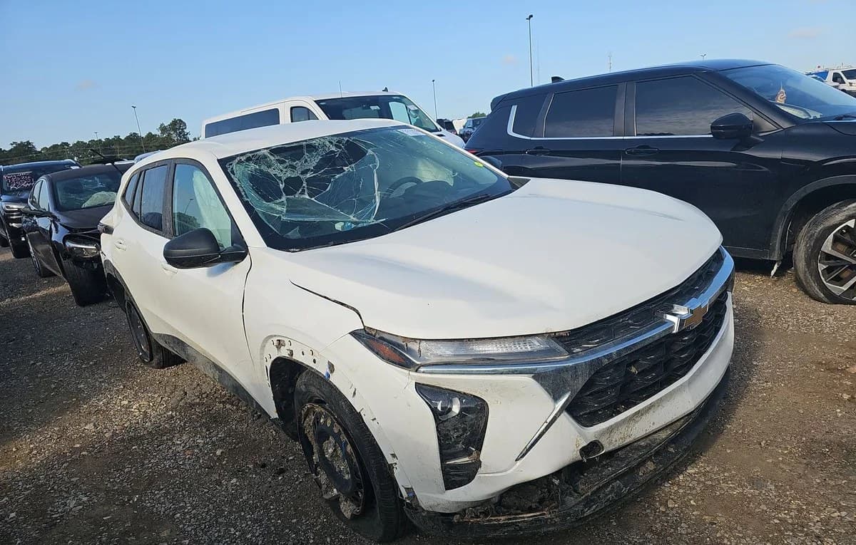 2025 CHEVROLET TRAX LS 4