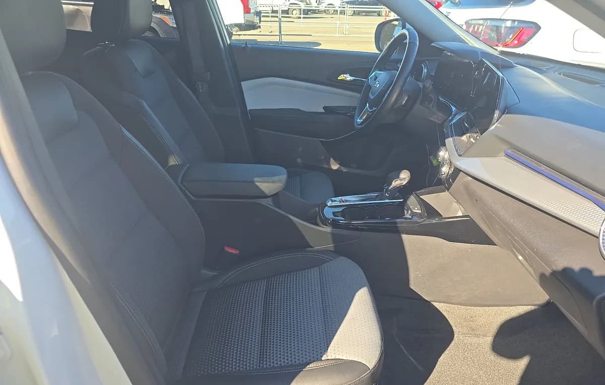 2025 CHEVROLET TRAX LT 5