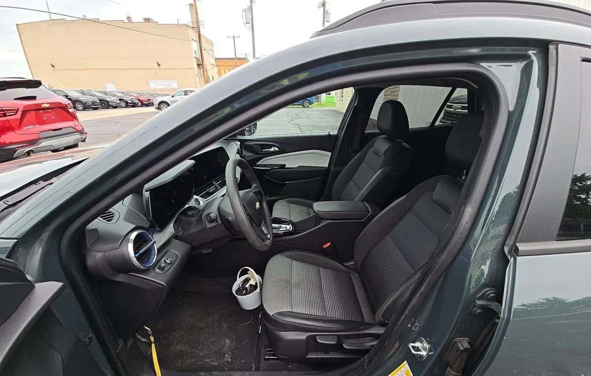 2025 CHEVROLET TRAX LT 4