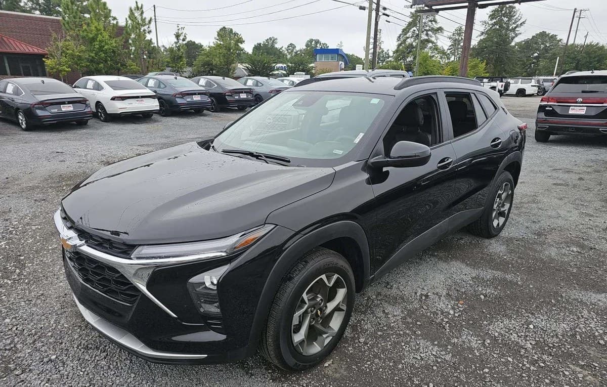 2025 CHEVROLET TRAX LT 2