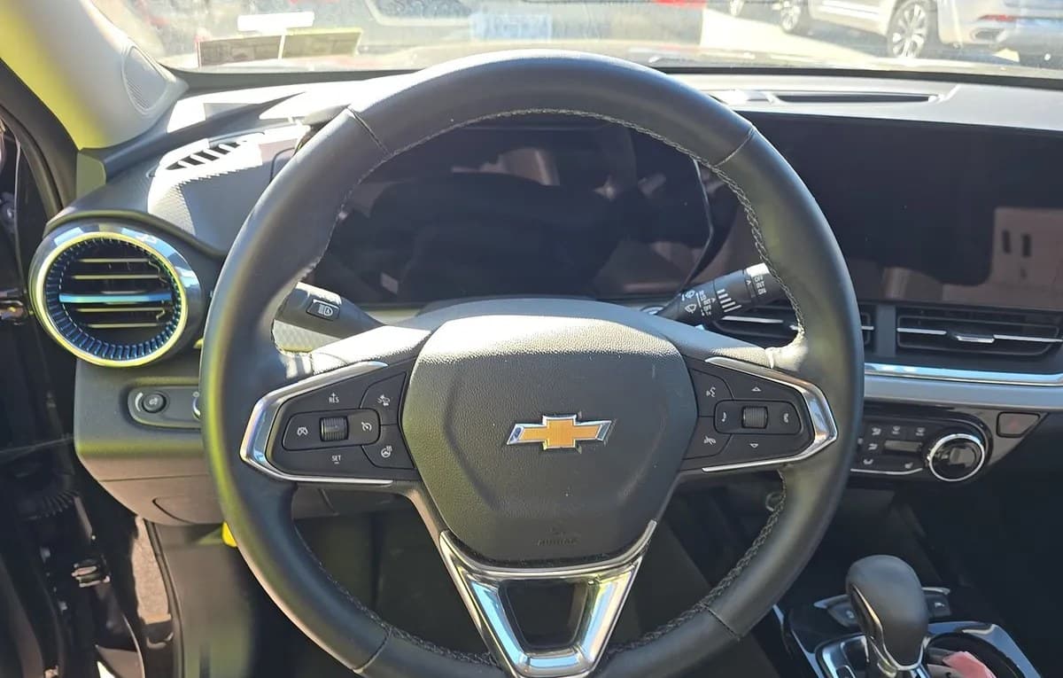 2025 CHEVROLET TRAX LT 7