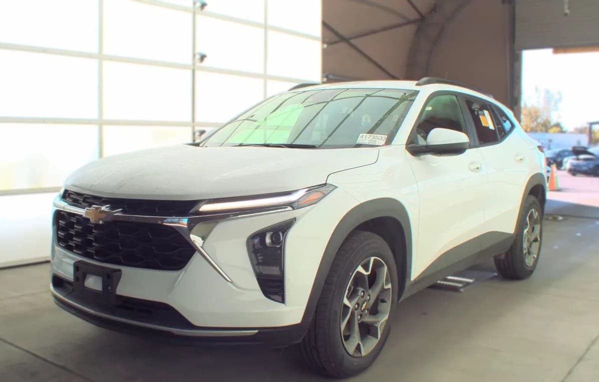 2025 CHEVROLET TRAX LT 2