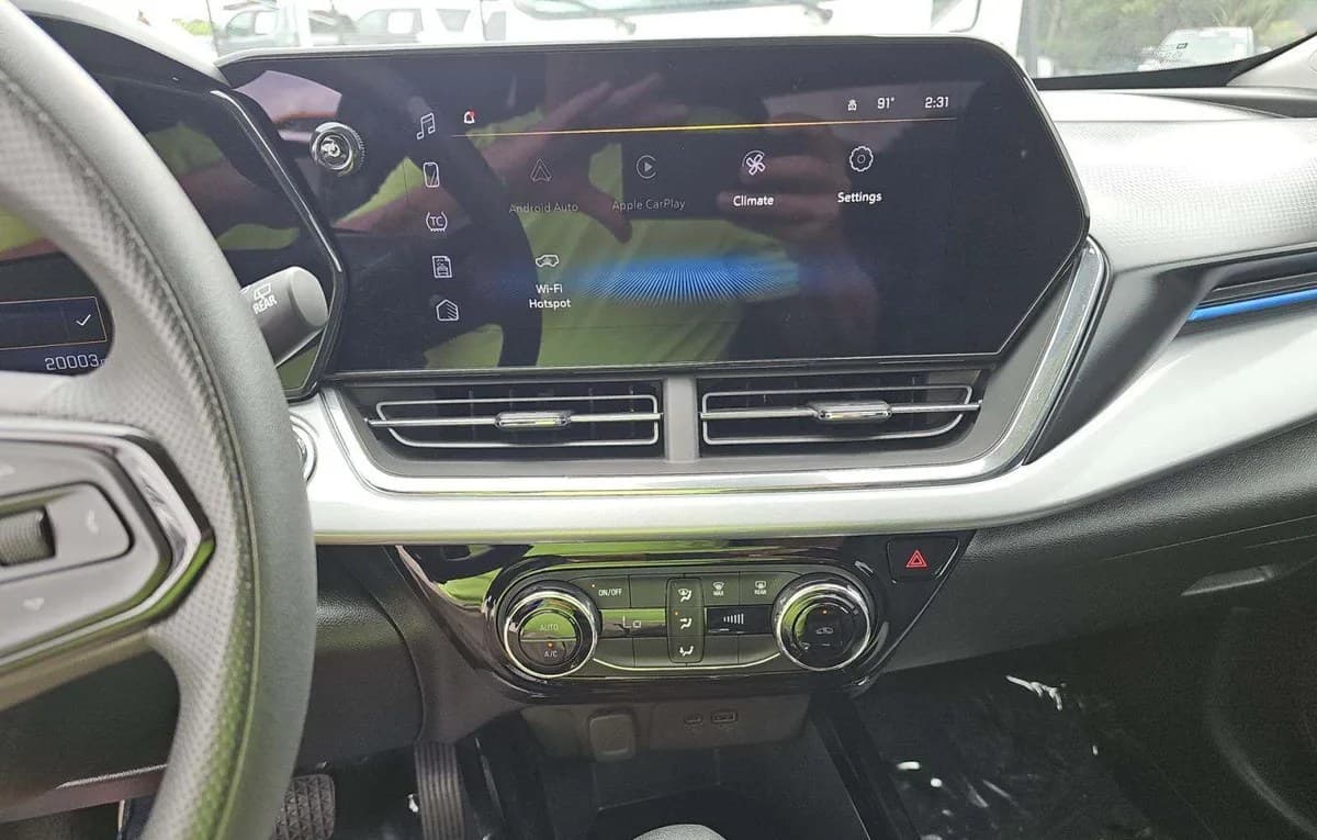 2025 CHEVROLET TRAX LT 7