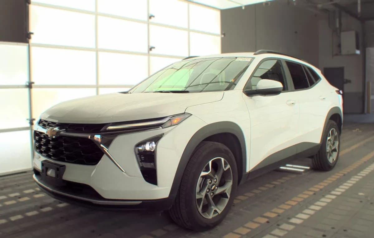 2025 CHEVROLET TRAX LT 2