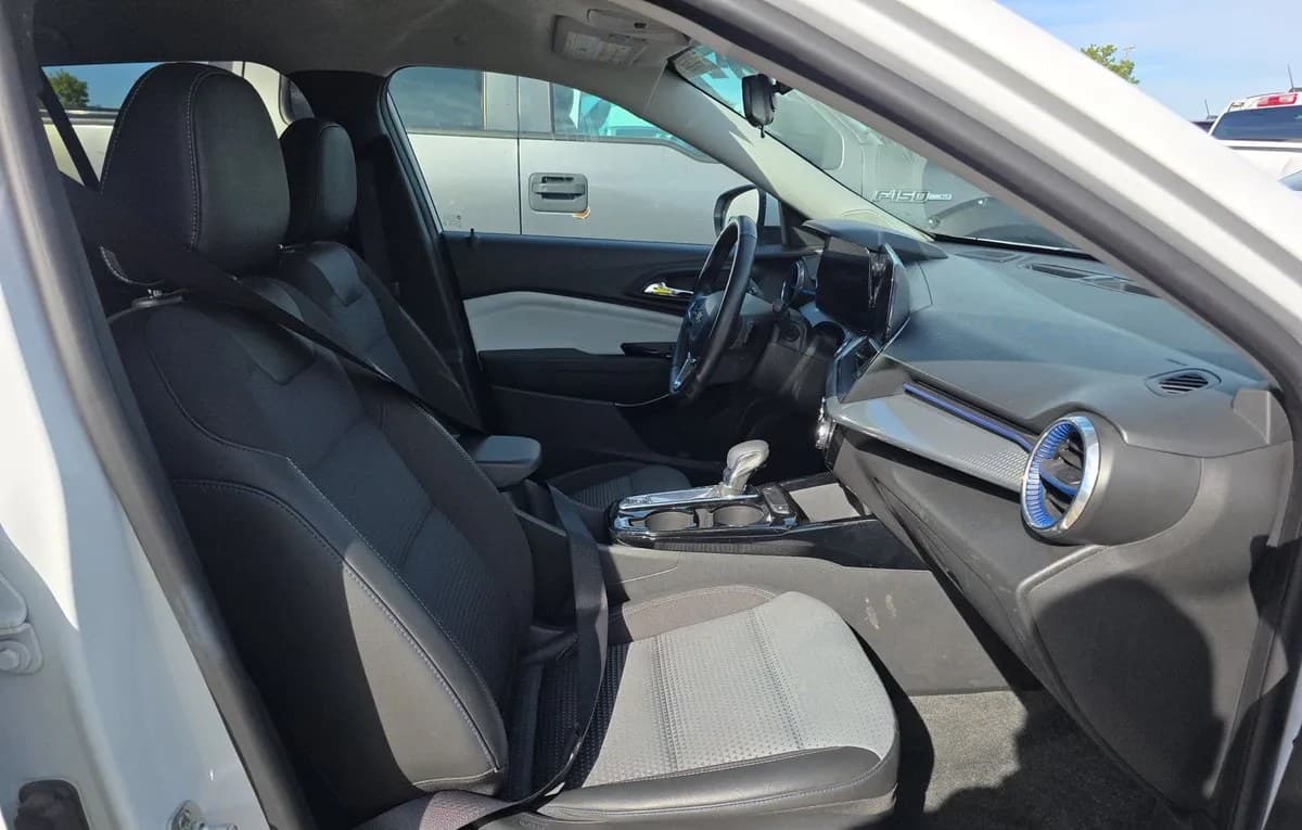 2025 CHEVROLET TRAX LT 5