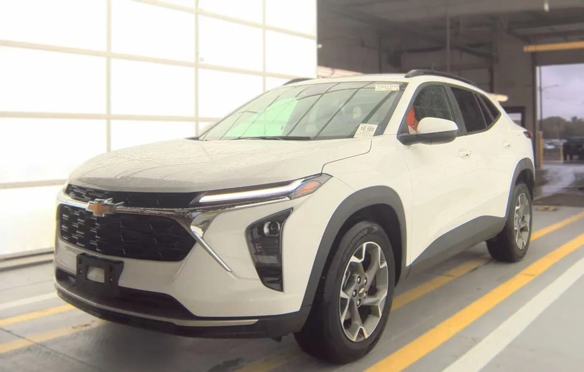 2025 CHEVROLET TRAX LT 2