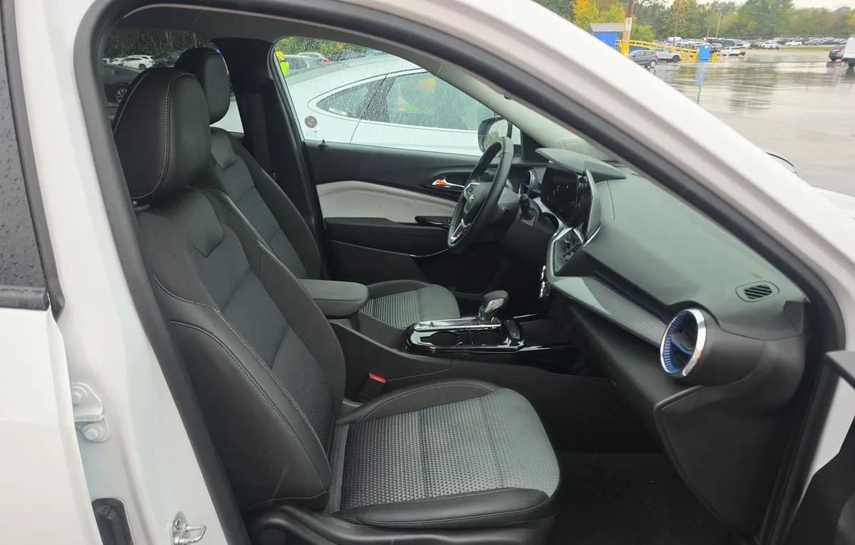 2025 CHEVROLET TRAX LT 5