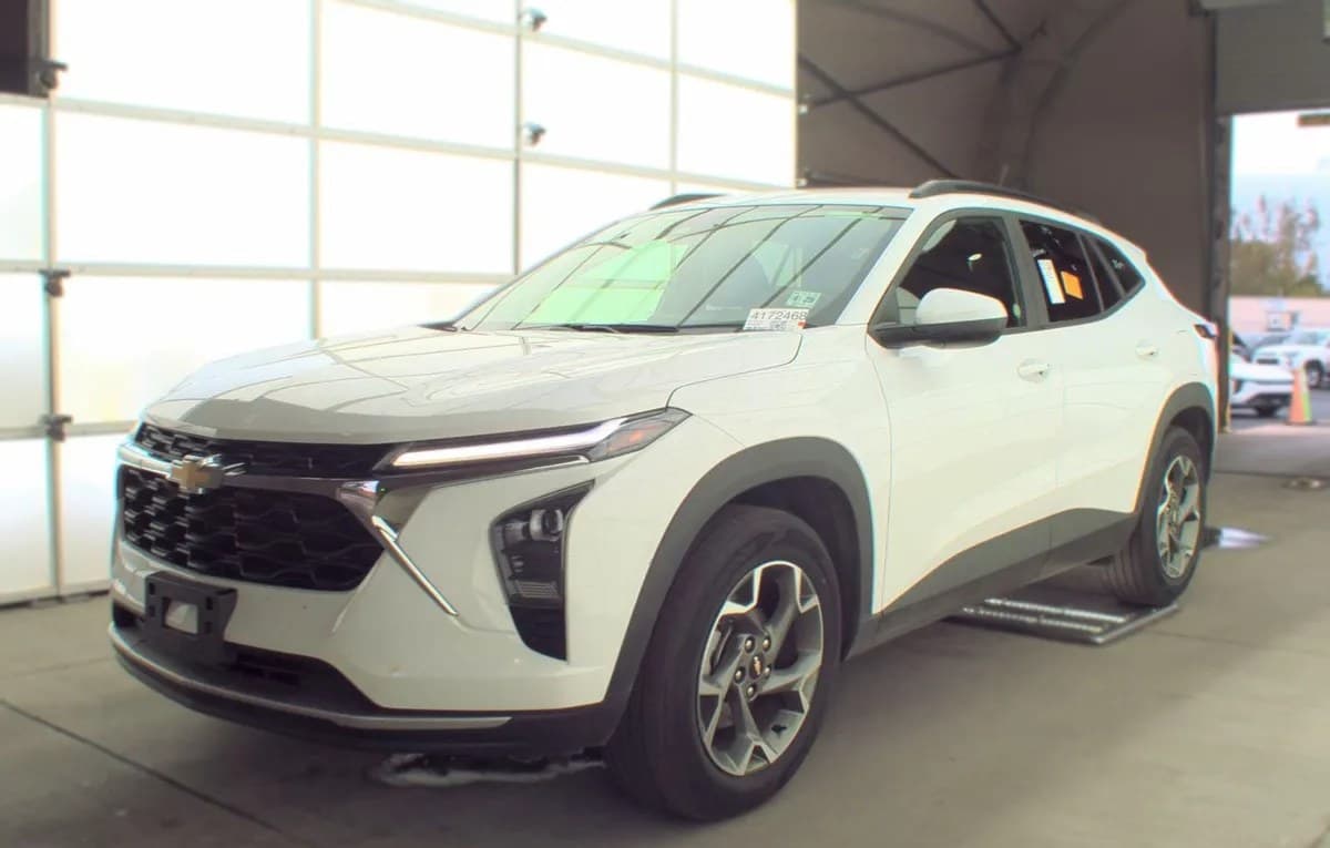 2025 CHEVROLET TRAX LT 2
