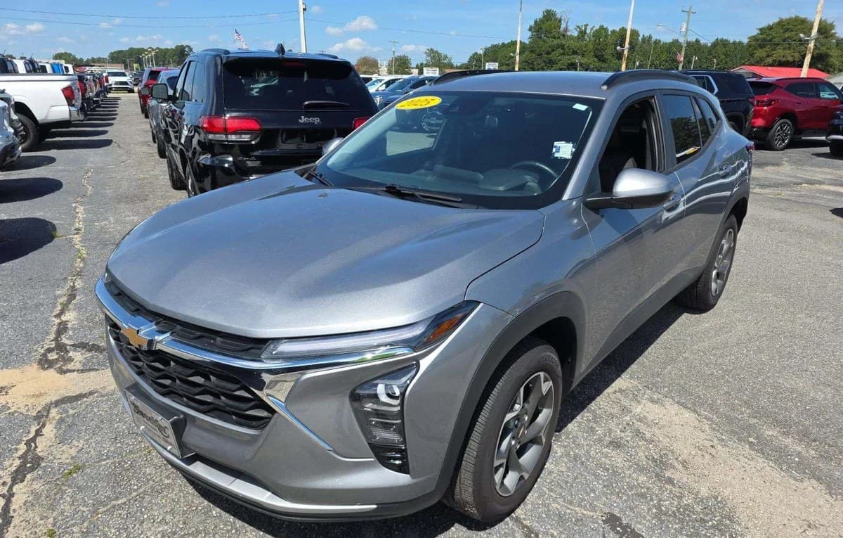 2025 CHEVROLET TRAX LT 2