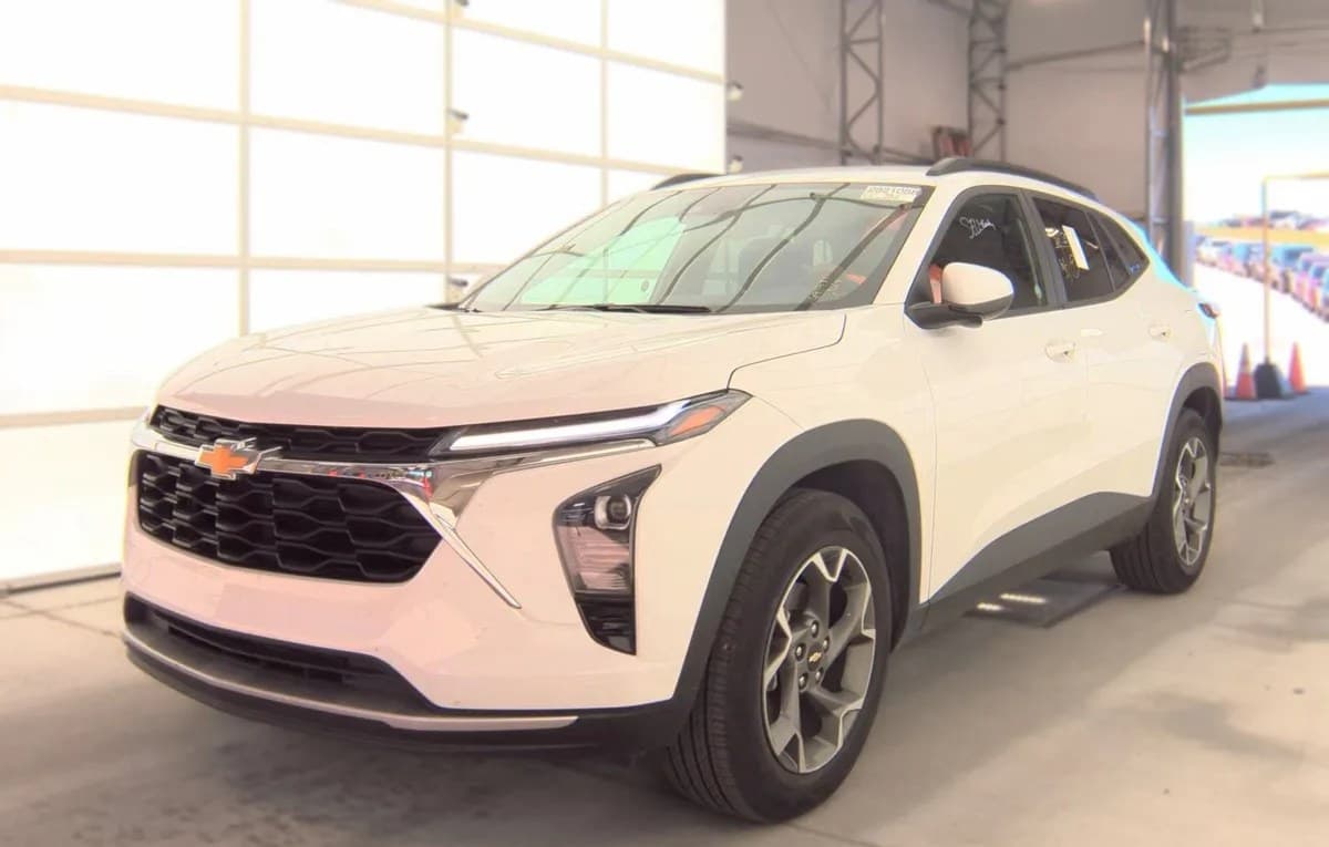 2025 CHEVROLET TRAX LT 2