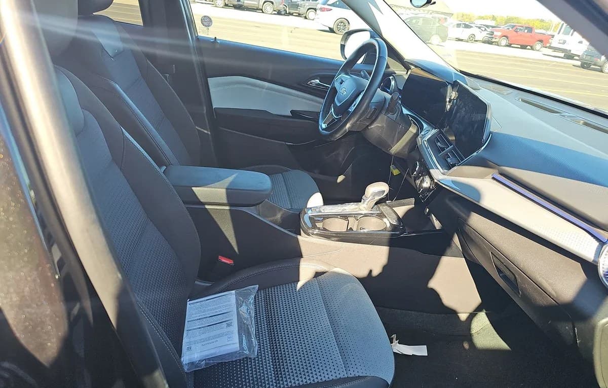 2025 CHEVROLET TRAX LT 5
