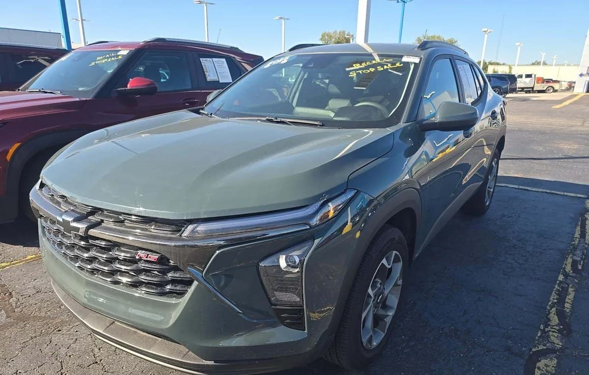 2025 CHEVROLET TRAX LT 2