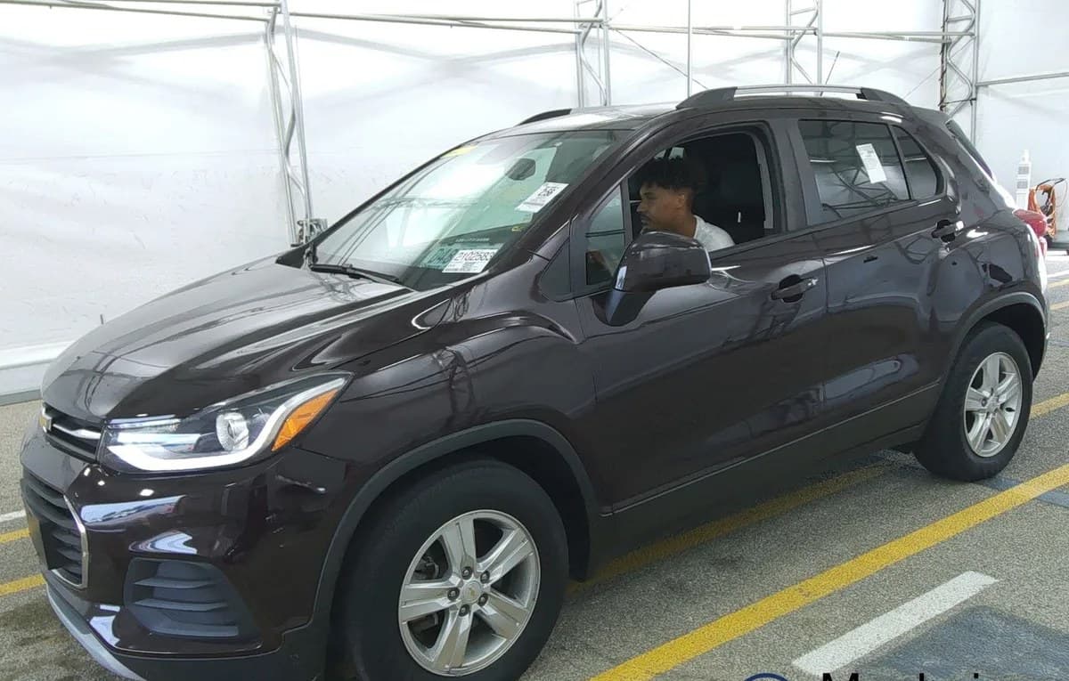 2021 CHEVROLET TRAX LT 2
