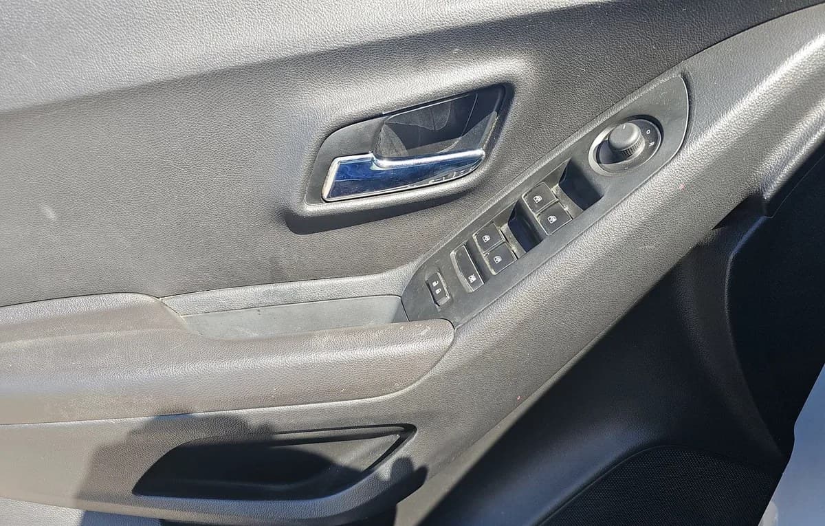 2020 CHEVROLET TRAX LT 5