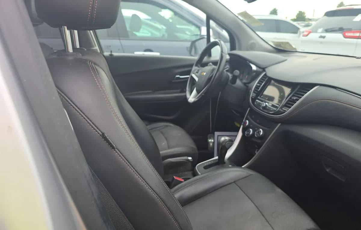 2019 CHEVROLET TRAX LT 4