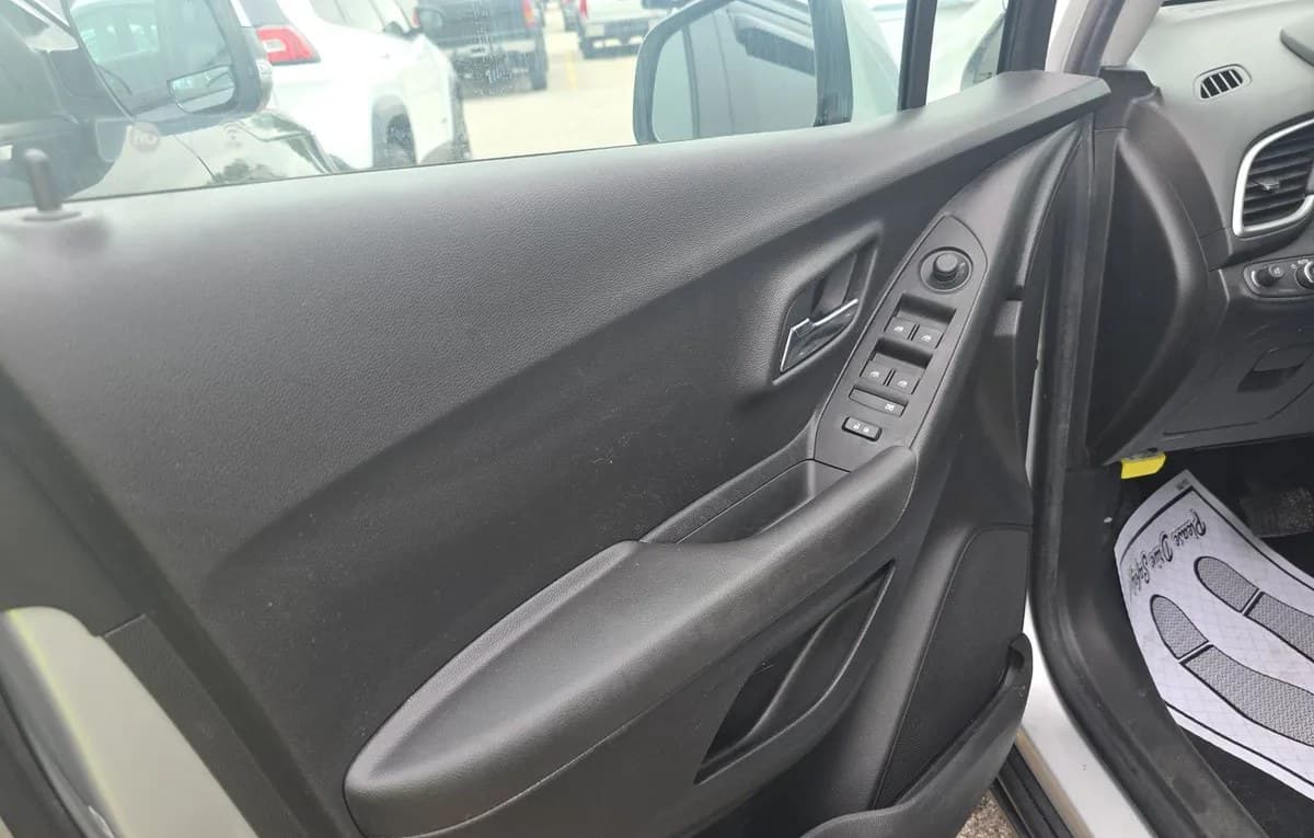 2019 CHEVROLET TRAX LT 5