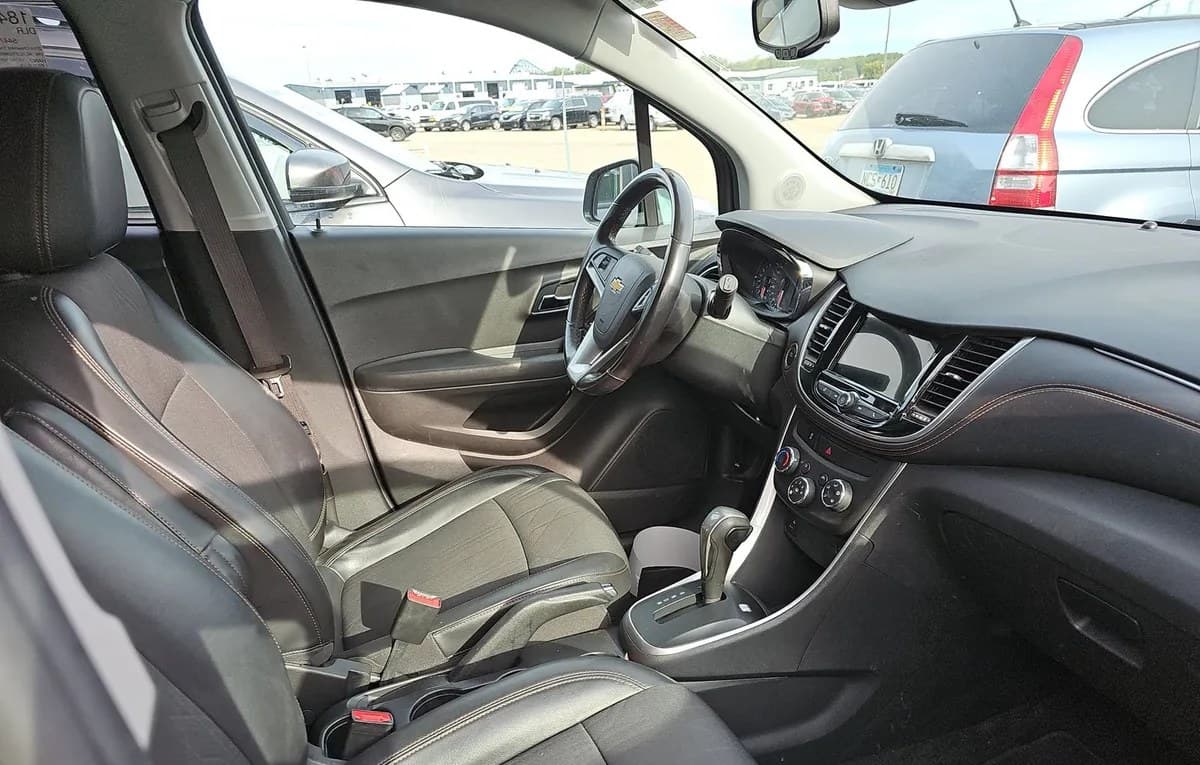 2019 CHEVROLET TRAX LT 5